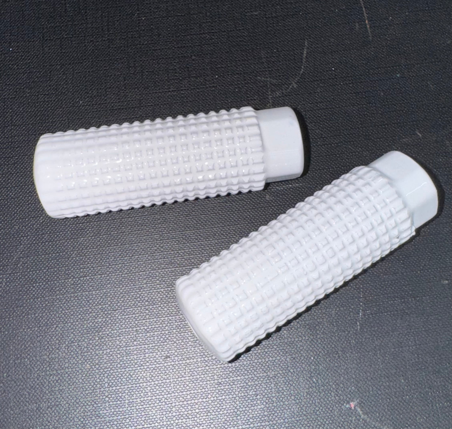 GT Axle Pegs (26t) Pair