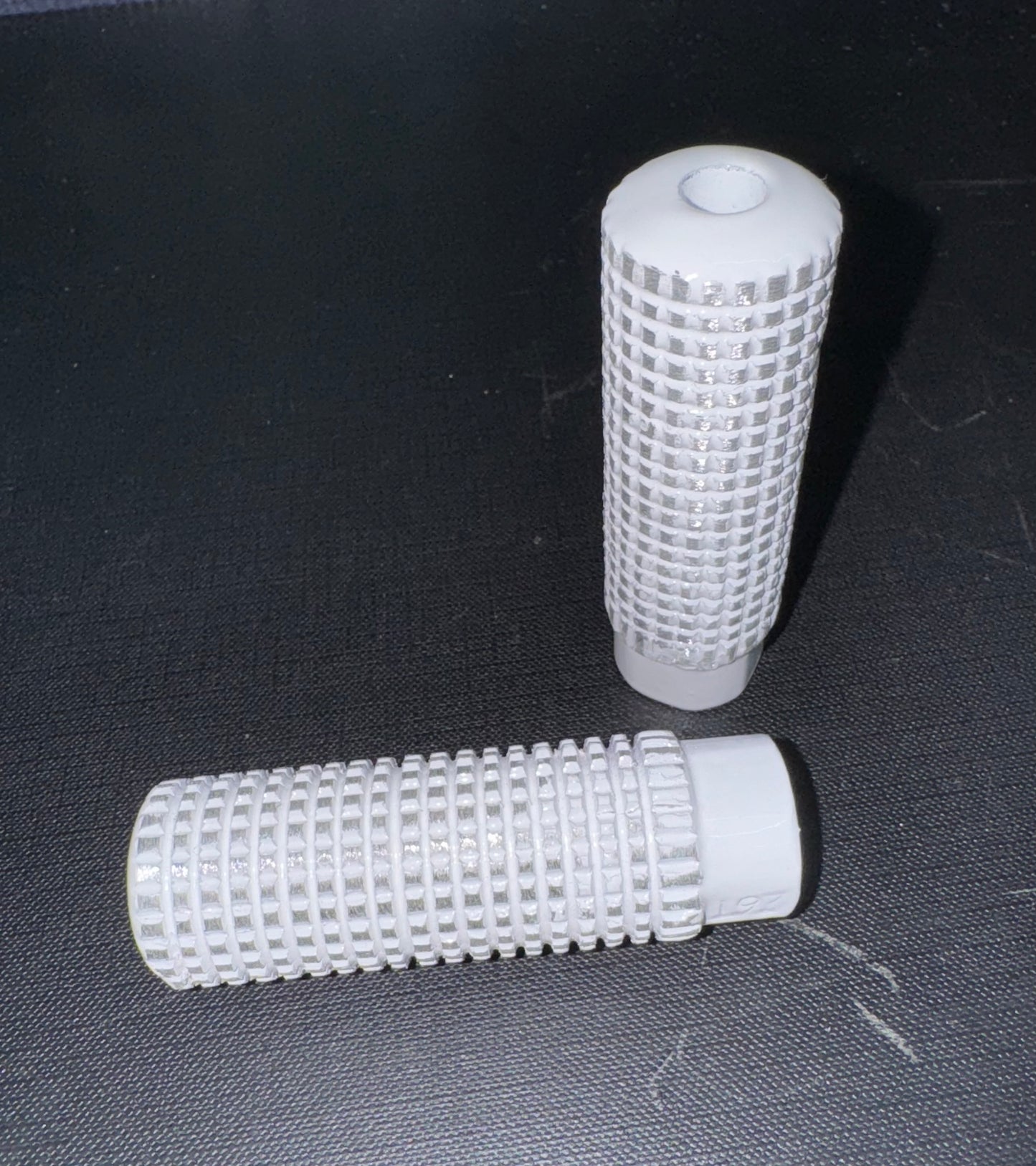 GT Axle Pegs (26t) Pair